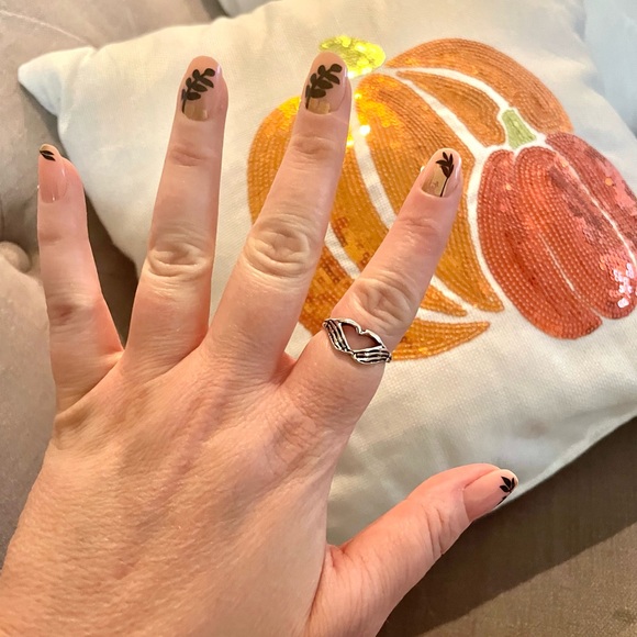 Silver Skeleton Hands Ring - Picture 6 of 6